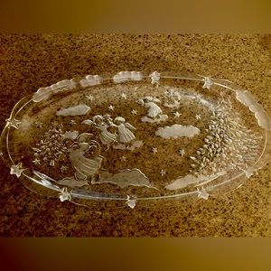 Like new excellent condition MIKASA Oval Crystal Christmas Canapé Tray w/Box